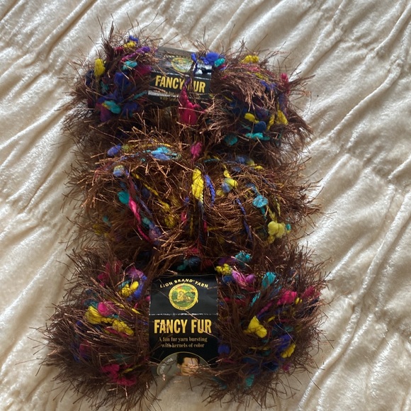 Huge Bundle of fancy yarn- Bernard-Lion Brand- - Picture 3 of 10